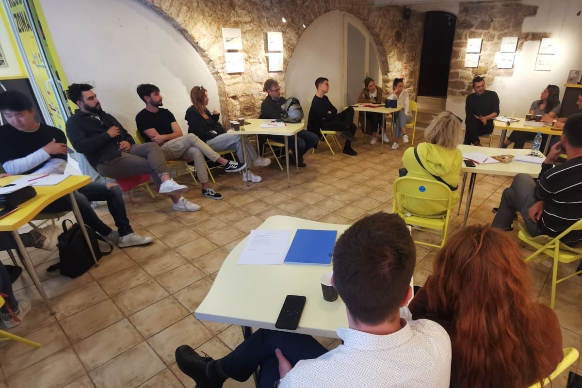 Kako do stana? Kava s mladima otvara temu stanovanja