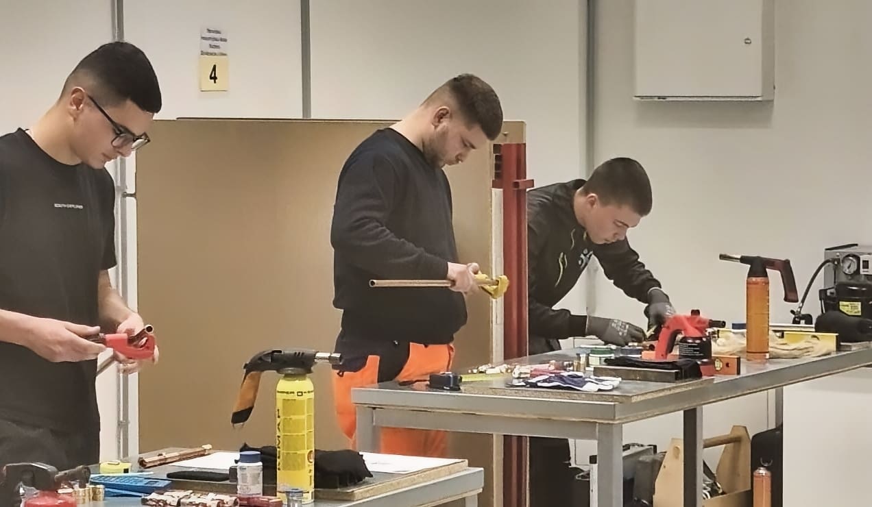 FOTOGALERIJA Sinjska škola opet najbolja u "Kućnim instalacijama"