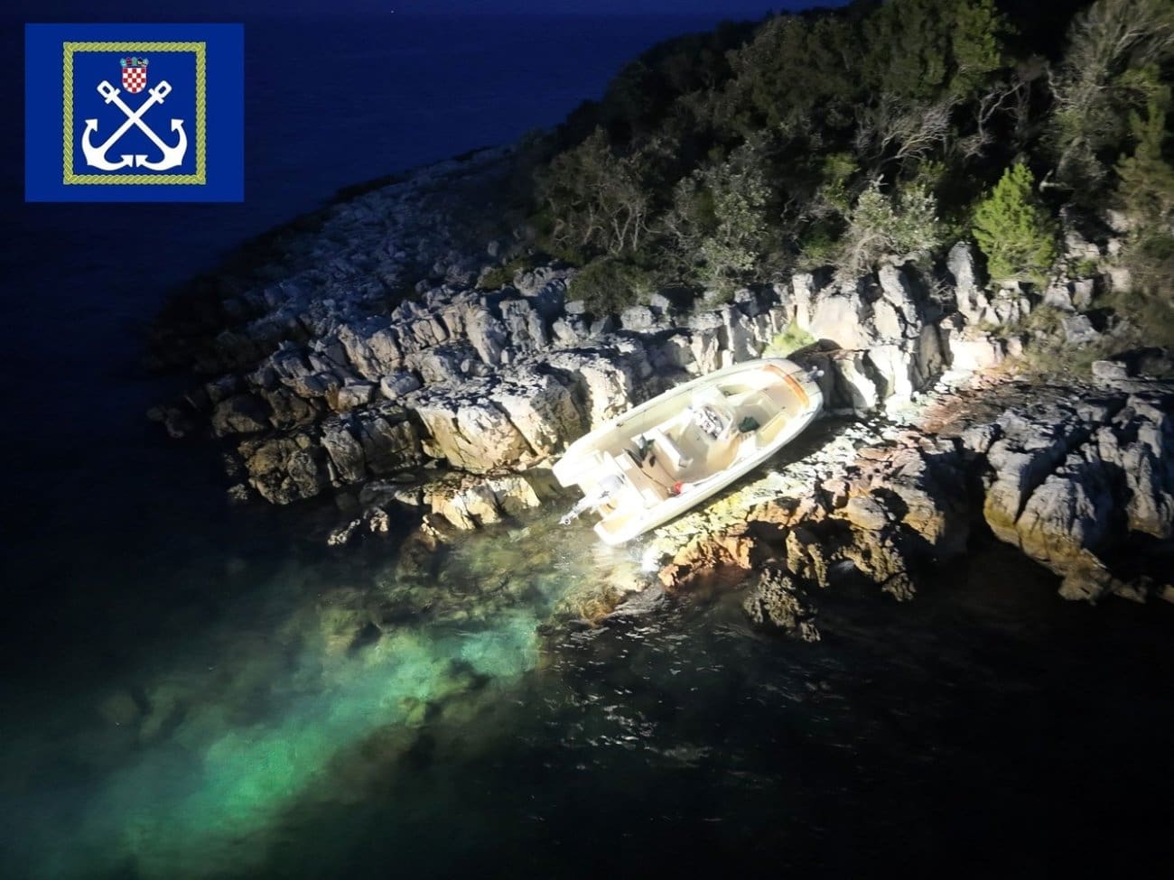 POMORSKA NESREĆA Brodica završila na hridima, ozlijeđen voditelj