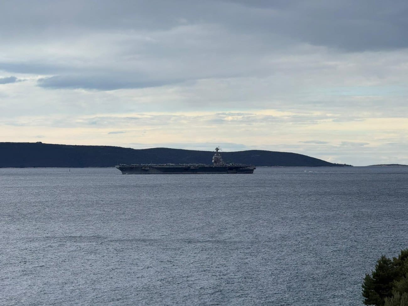 FOTOGALERIJA Stigli Amerikanci: Jedan od najmoćnijih ratnih brodova na svijetu jutros kod Splita