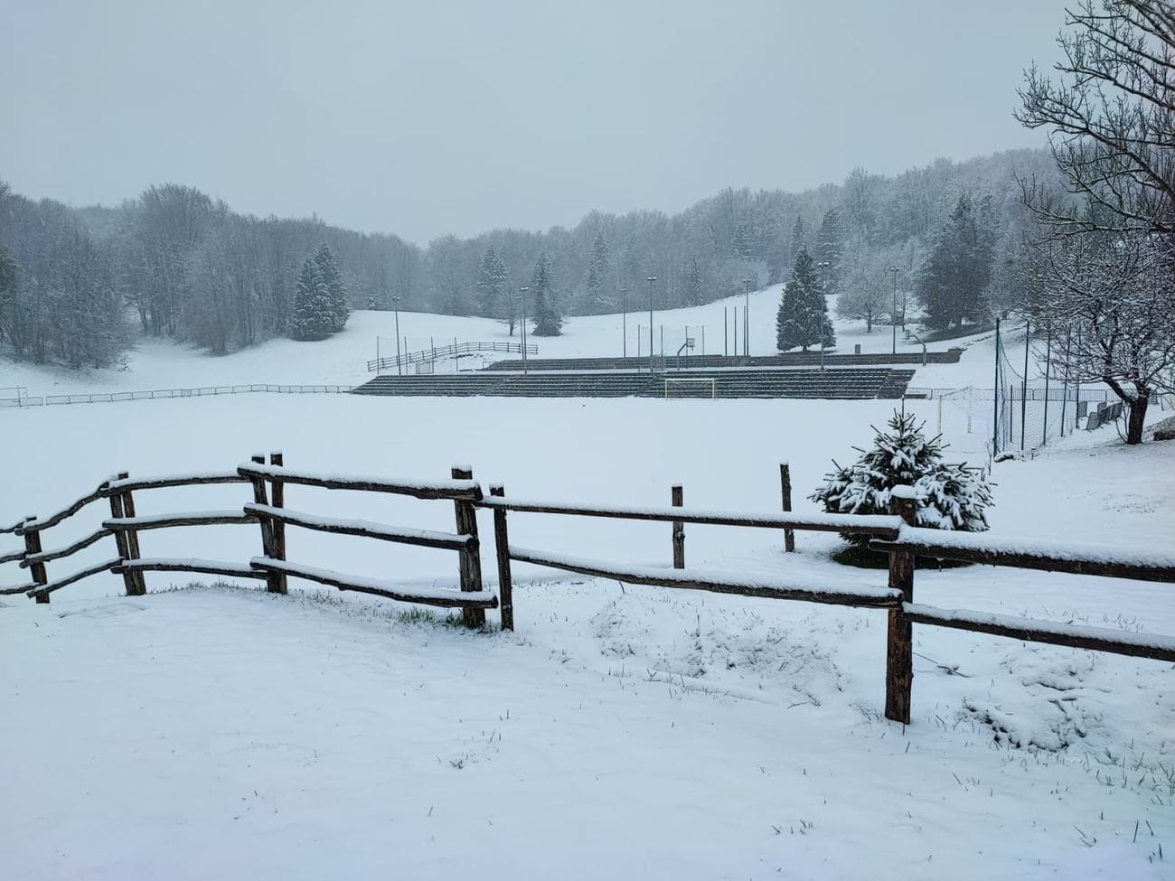Nevrijeme zahvatilo Hrvatsku: Kolnici skliski, promet otežan, bura i snijeg stvaraju dodatne probleme