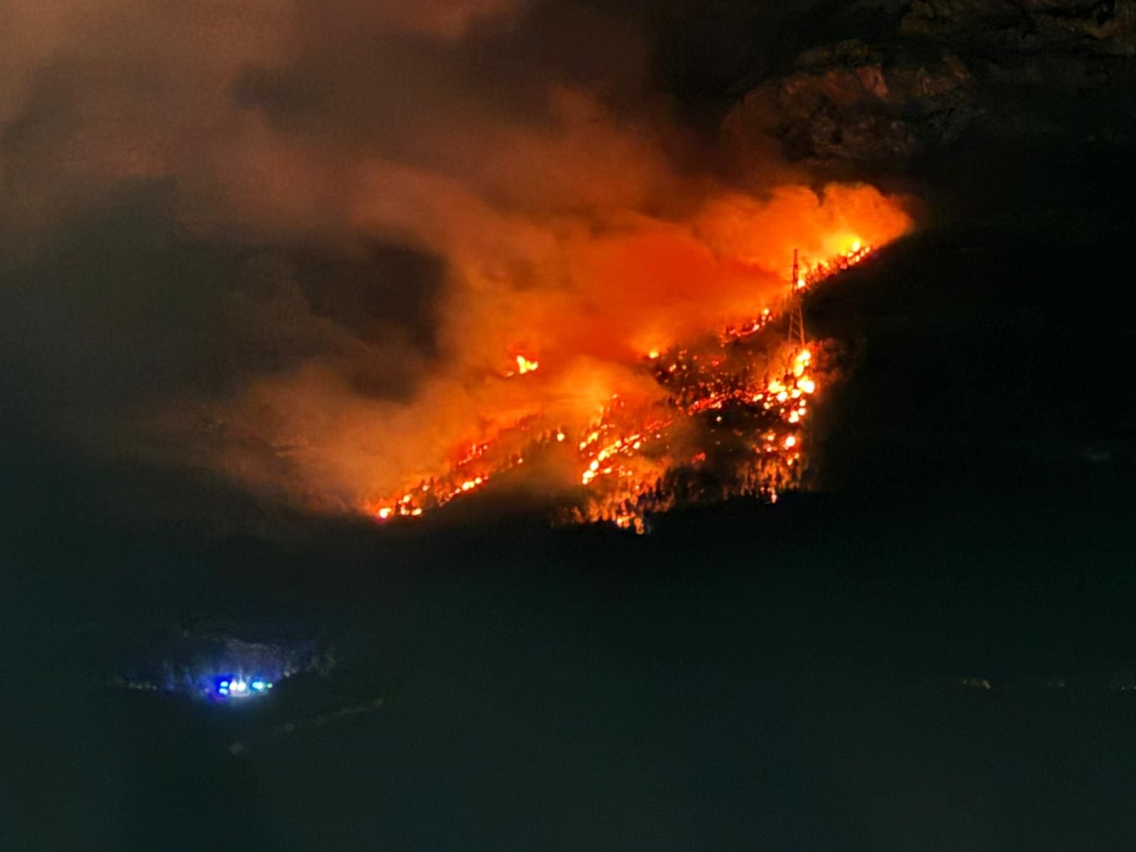 FOTO I VIDEO Požar izbio iznad Solina!