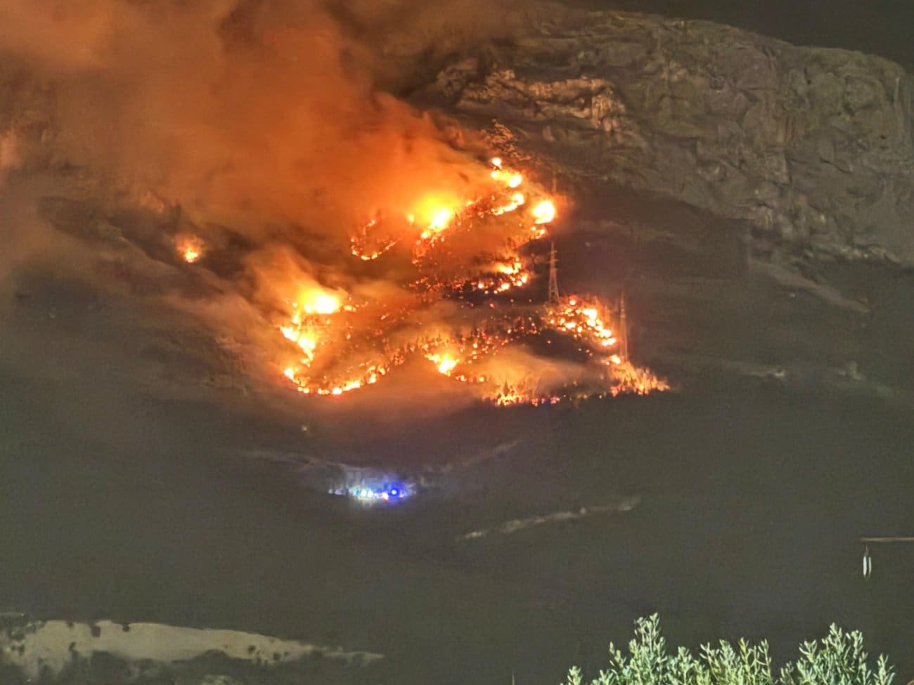 FOTO I VIDEO Požar izbio iznad Solina!