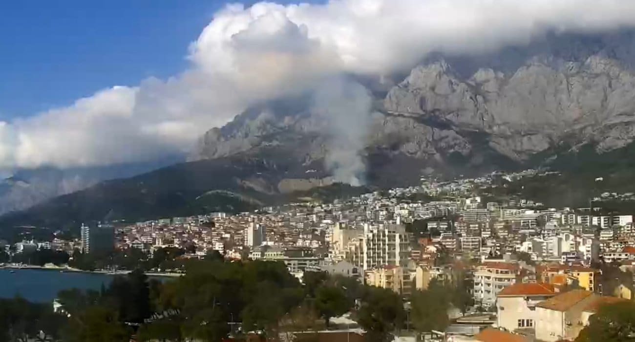 POŽAR IZNAD MAKARSKE: Vatra planula kod Velikog brda, sve snage su na terenu