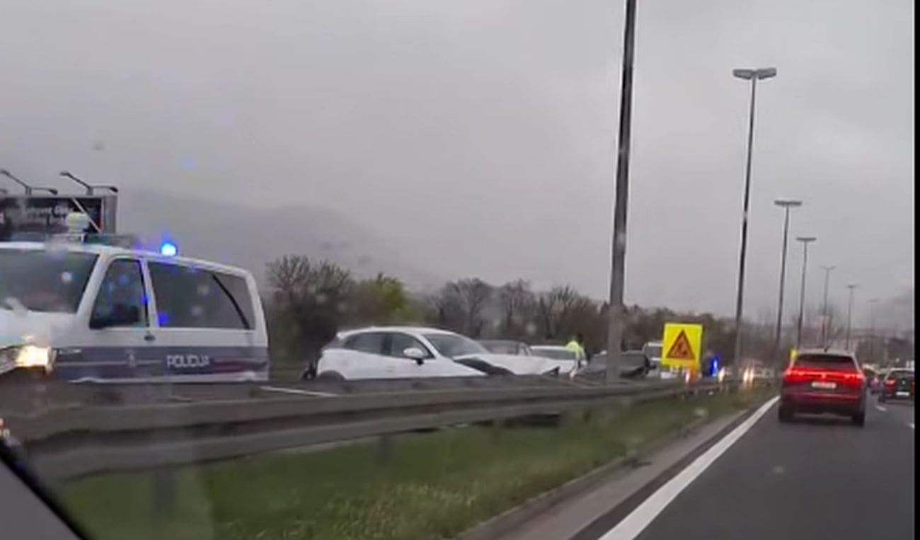 Lančani sudar u Kaštelima. Sudarila se četiri automobila