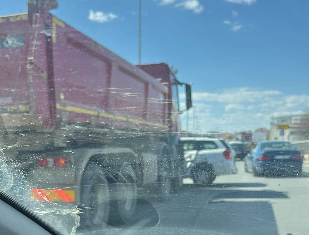 Teška prometna u Splitu stvorila ogromnu gužvu, jedna osoba ozlijeđena