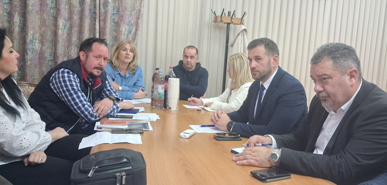 Održan radni sastanak u Žrnovnici: Fokus na komunalnim projektima i razvoju infrastrukture