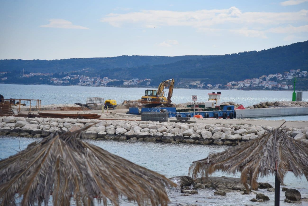 Kako u sezoni izbjeći gužvu kroz Kaštela i na Širini? Iz Lučke uprave imaju rješenje. "Projektom ćemo doslovno “prebacit” putnike s prometnica na more"
