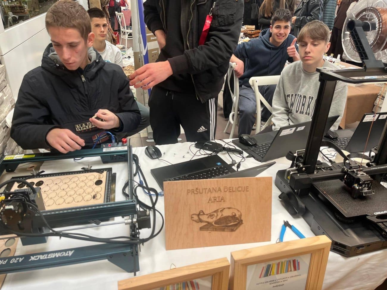 Učenici TIŠ-a Sinj privukli veliku pažnju na Sajmu pršuta uz spoj tradicije i tehnologije