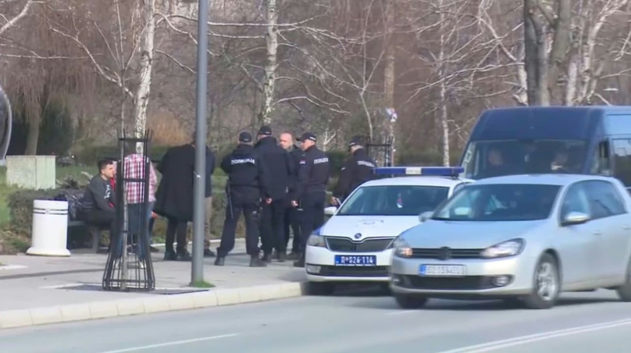 VIDEO Kaos u Srbiji. Sjekirom napadnuta novinarska ekipa i studenti