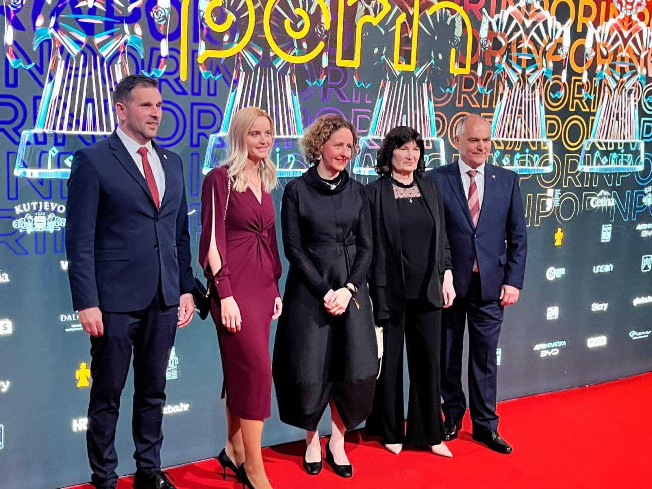 Rijetko je viđamo, a sada je zablistala: Elegantna crna dominacija supruge našeg župana ukrala pažnju na crvenom tepihu