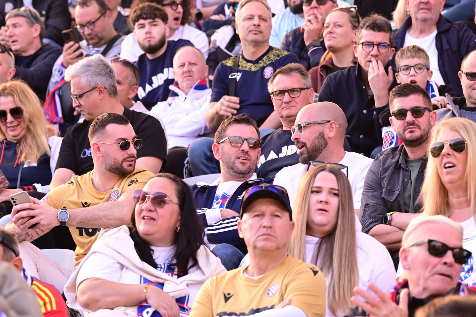 Nije u svečanoj loži: Evo odakle i s kim splitski gradonačelnik bodri Bijele