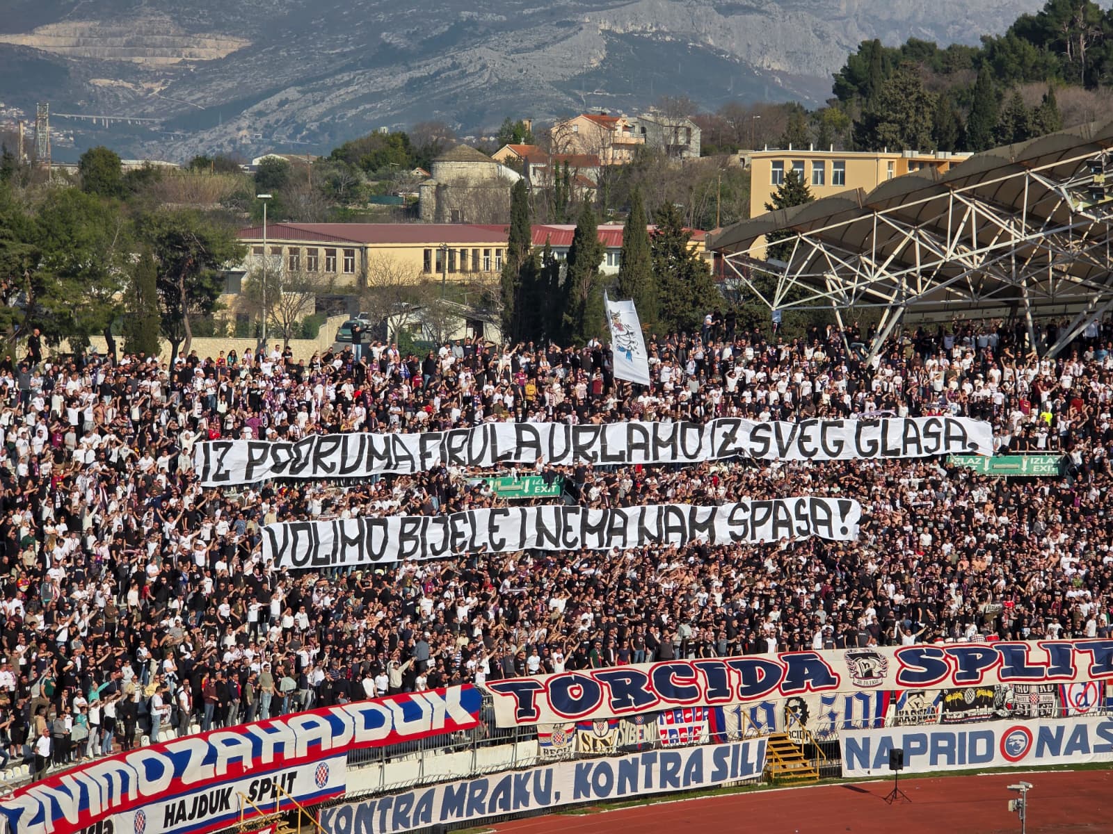 Torcida uputila poruku uoči samog početka susreta