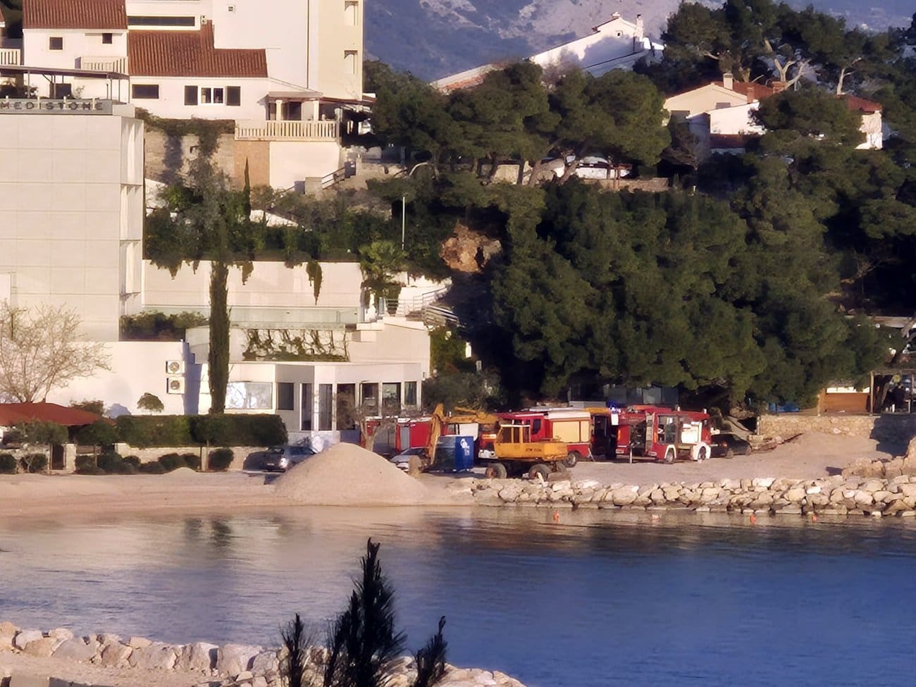 Odjekivale su sirene Splitom i okolicom: Niz požara u jednom danu, zapalila se garaža poznatog hotela