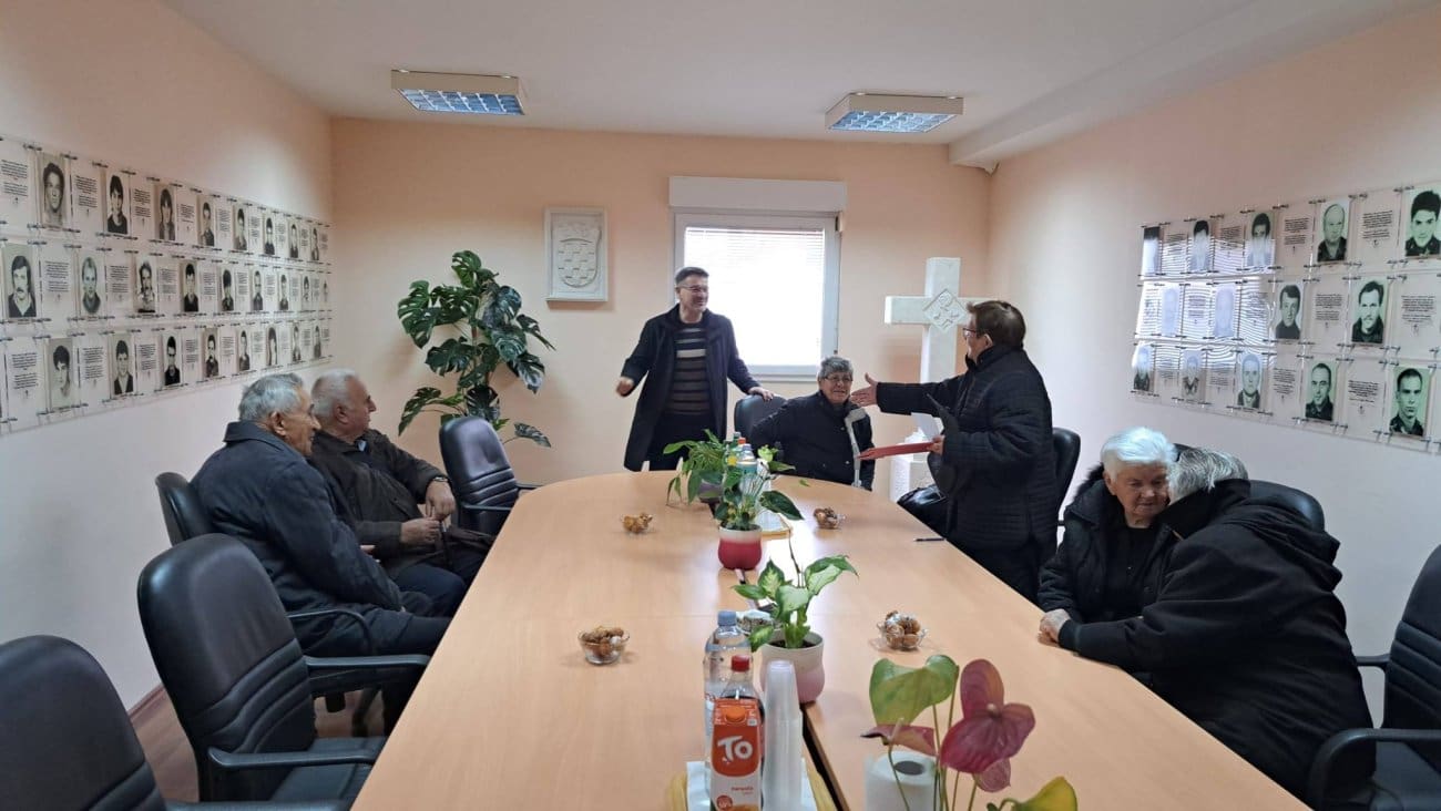 Ninčević na Veliki petak posjetio obitelji poginulih branitelja: "Njihova žrtva temelj je hrvatske države"