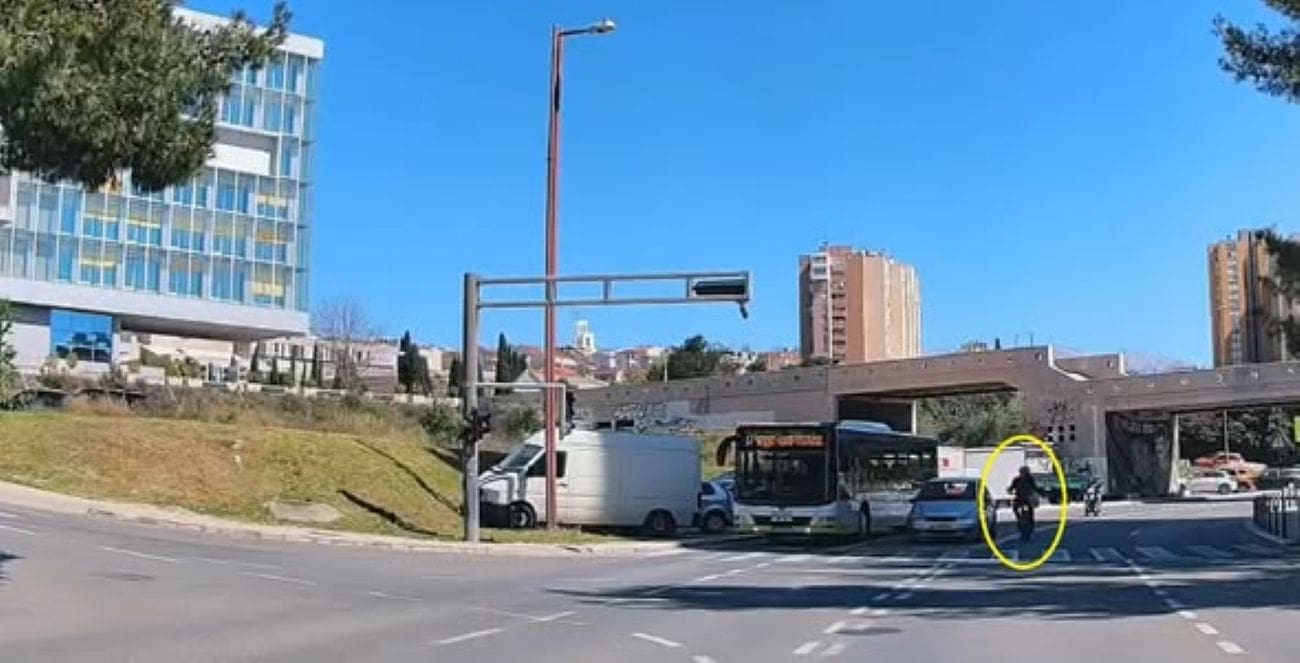 Nevjerojatna scena u Splitu: preko duple pune ravno kroz crveno