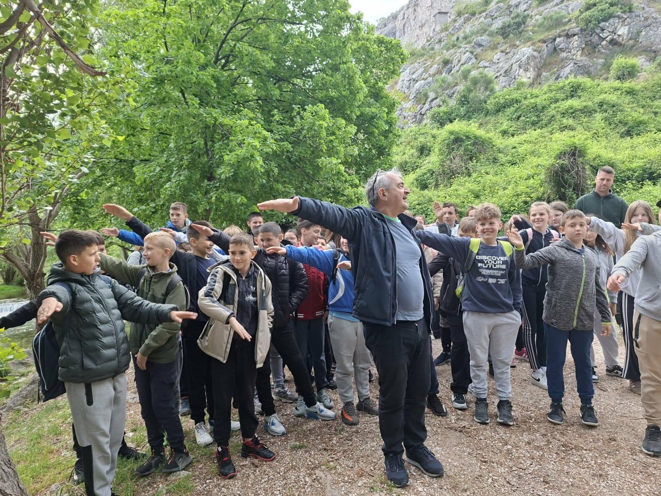 Dan planeta Zemlje u Zvjezdanom selu Mosor: Osnovci sadili drveće i učili o prirodi