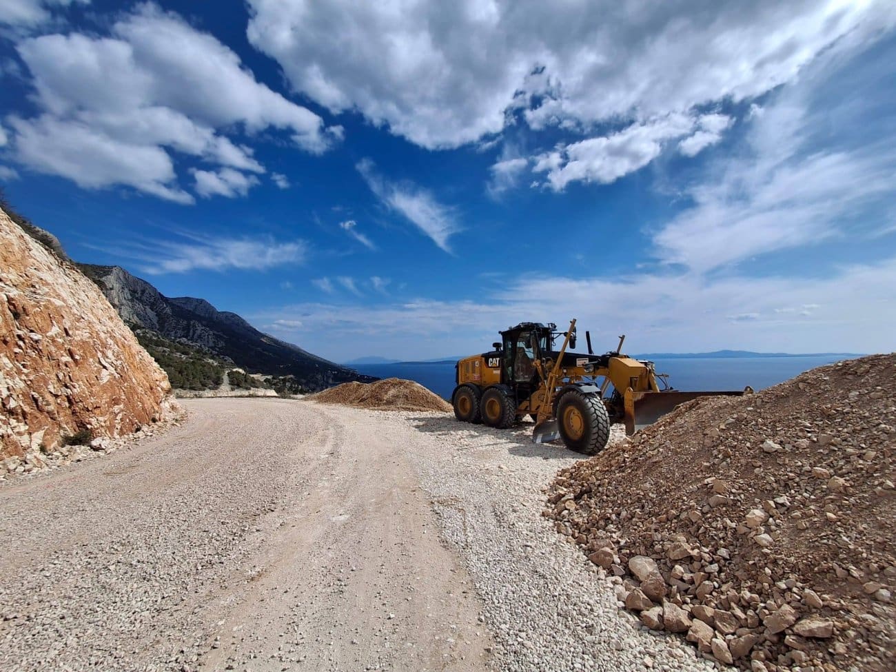 Vozači, oprez! Na više od mjesec dana potpuno se zatvara cesta na Hvaru