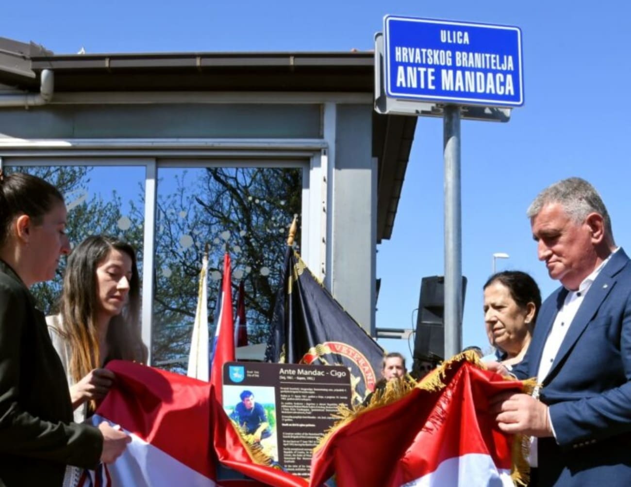 U Sinju otkrivena ulica i spomen-ploča poginulom branitelju Anti Mandacu – Cigi
