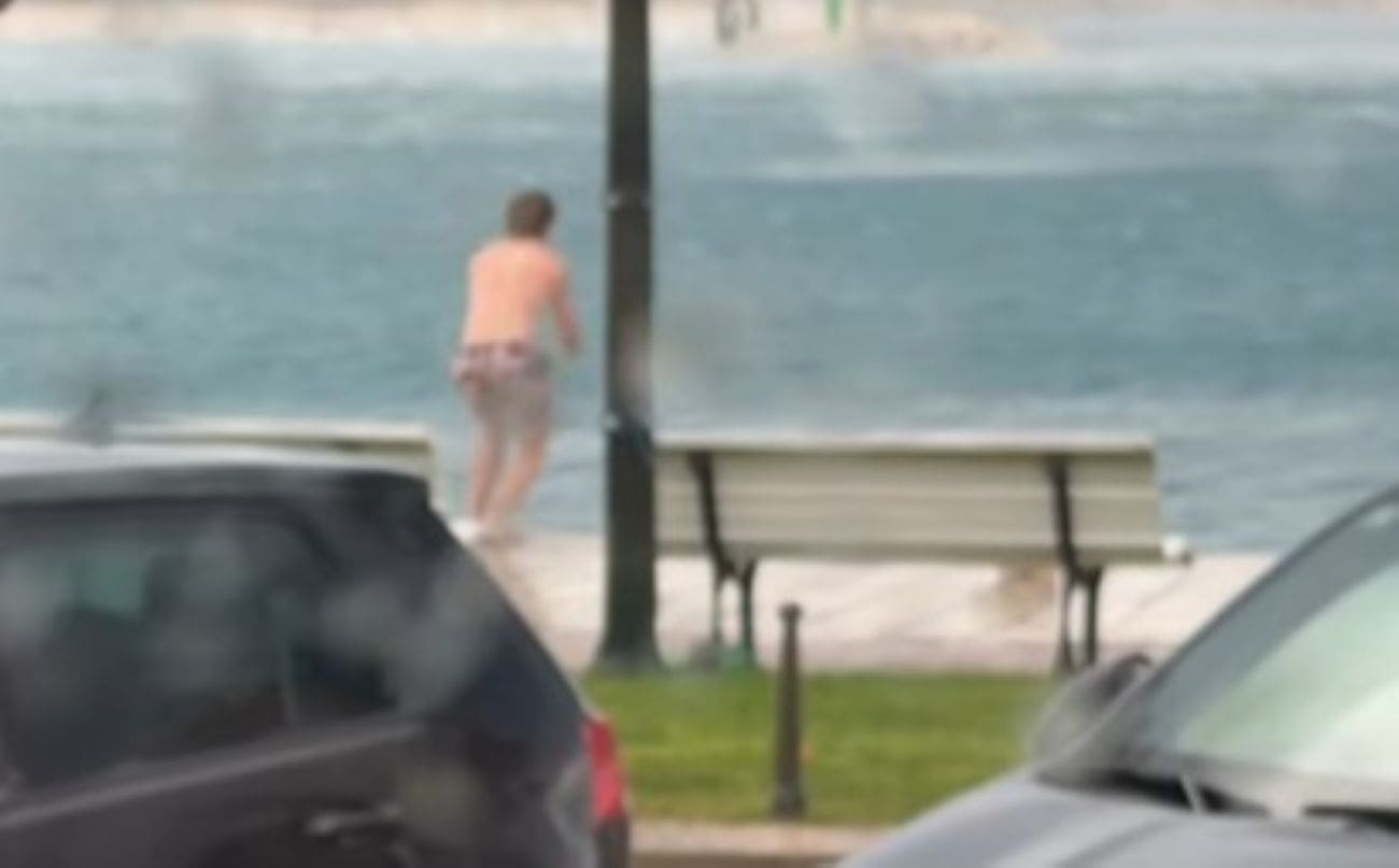 VIDEO U Makarskoj izmjerena najjača bura, mladić uskočio u more