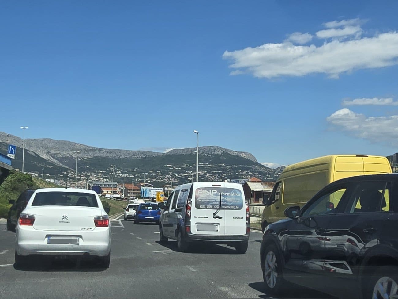 Dvije prometne nesreće i velike gužve: Ogromna je kolona na izlazu iz Splita