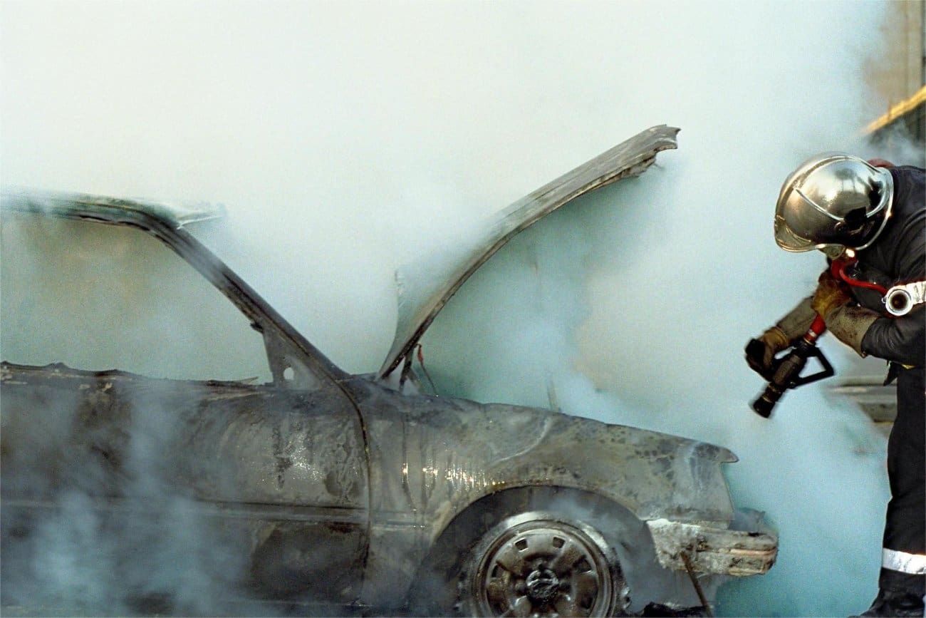 Dama u Dalmaciji: Zapalio se automobil, u prekidu promet na DC1