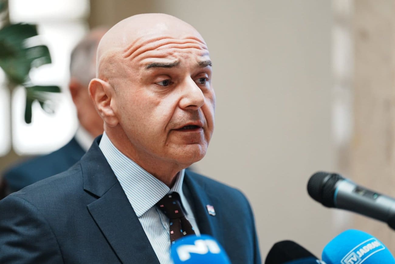 Ministar Ružić: "Nije realno da prosječna plaća bude 2200 eura"