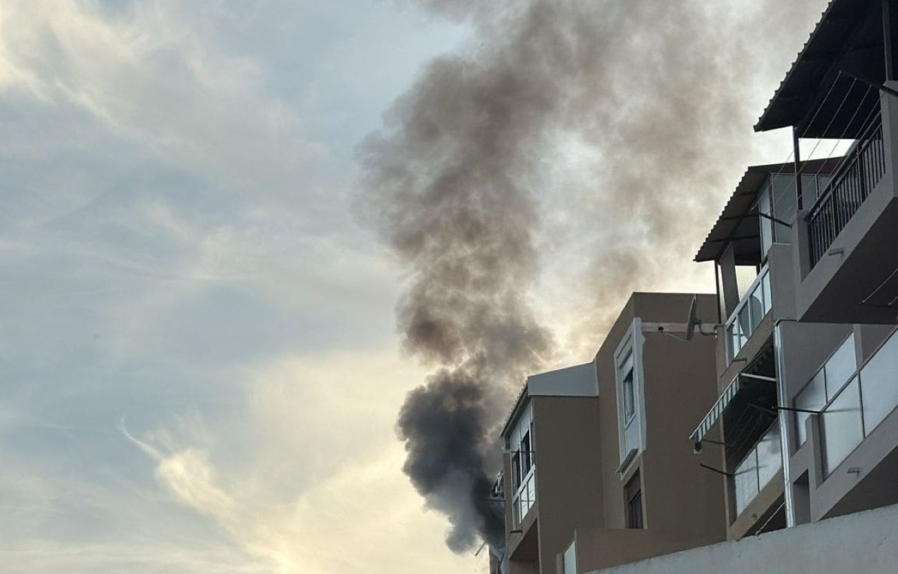 VIDEO Gori stan u Doverskoj, vatrogasci se bore s plamenom