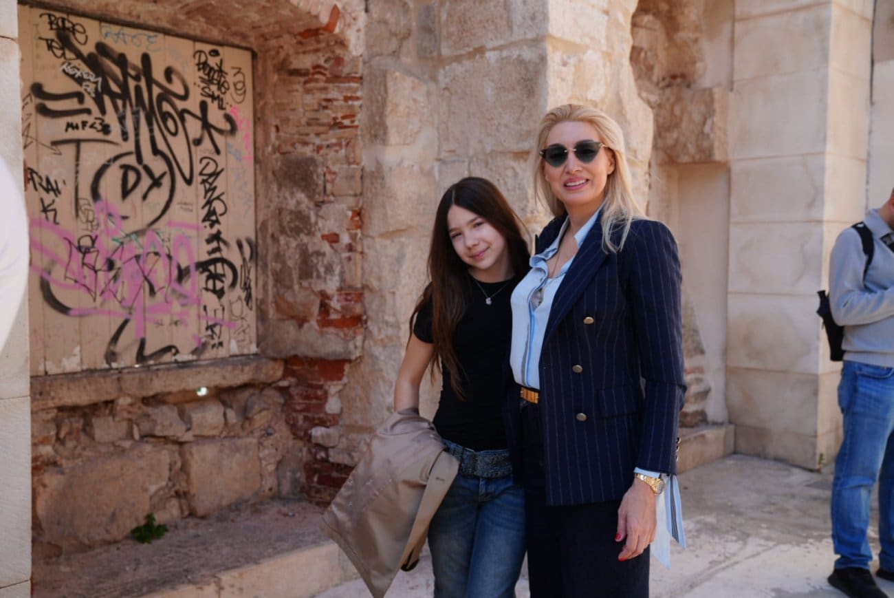 Fani Kerum ukrala svu pažnju: Pojavila se na događaju u Splitu i oduševila elegancijom