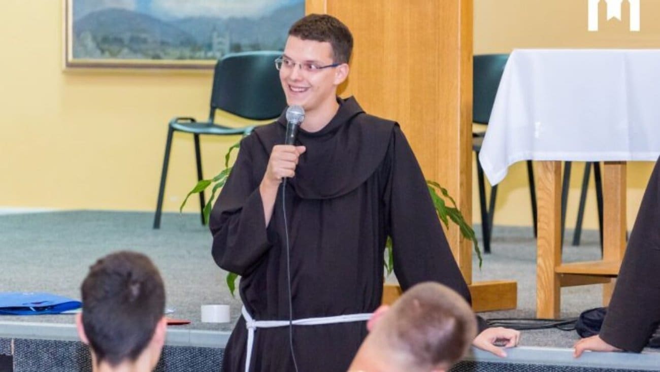 Noć u bolnici koja se ne zaboravlja: Kapelan krstio i pričestio 70-godišnjaka na samrti, sestra mu darovala svoj lančić