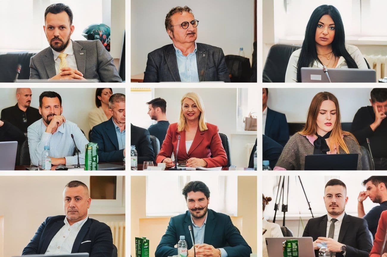 FOTOGALERIJA Pogledajte današnje modne kombinacije splitskih političara