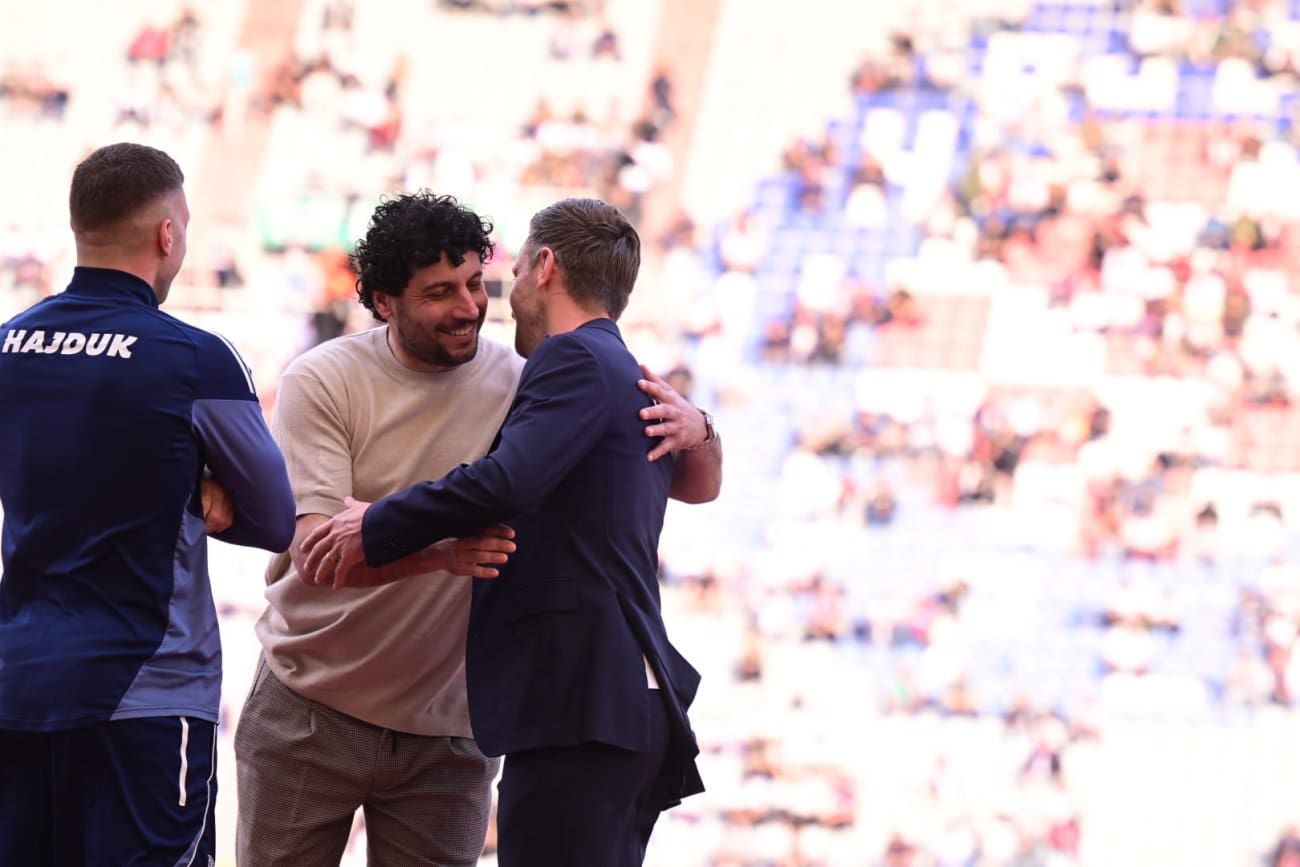 Nekad igrač Hajduka, danas trener suparničke momčadi. Pogledajte kako se Carević pozdravio s hajdukovcima