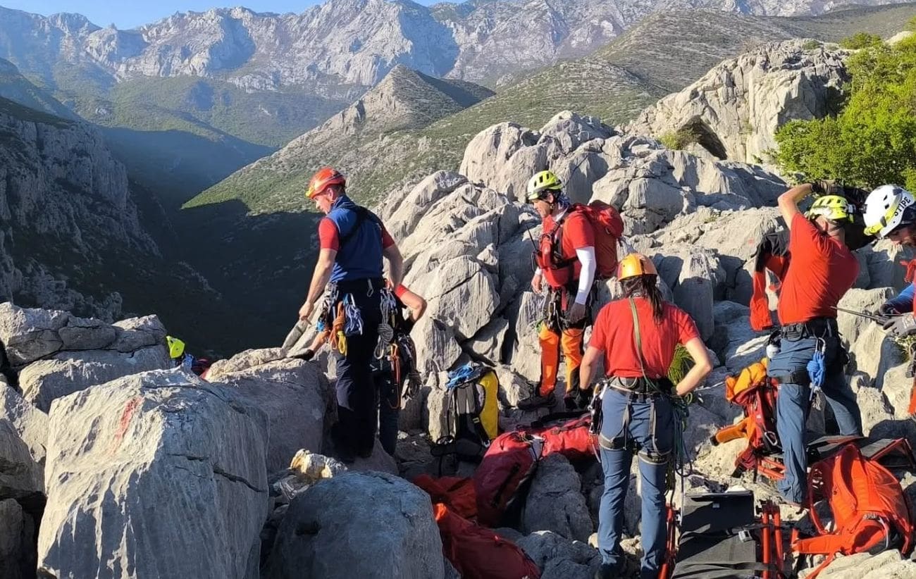 Dramatična akcija spašavanja na Velebitu: Ozlijeđeni penjač evakuiran s Anića kuka