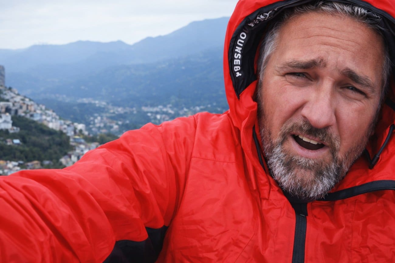 "Dizalo mi je auto, nisam mogao stajati na nogama": Nevjerojatni prizori kod Splita, ovako izgledaju udari bure od 150 km/h