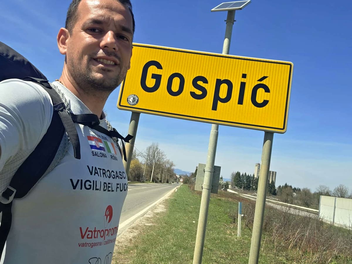 Solinski vatrogasac pješice iz Solina krenuo prema Rimu