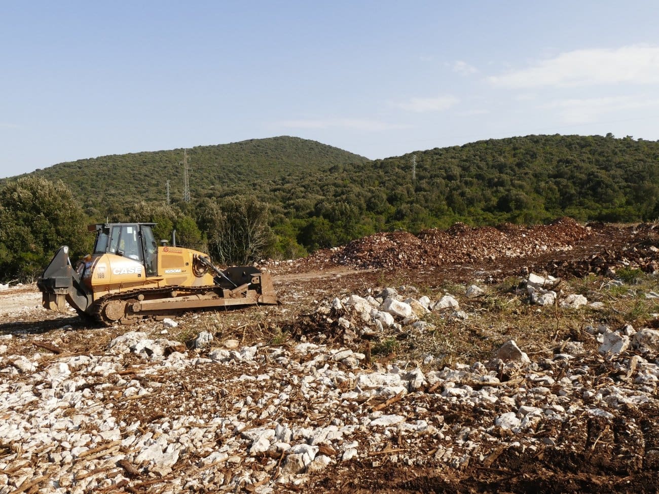 KORČULANI BIJESNI "Pred našim očima događa se vjerojatno najveća ekološka katastrofa u povijesti otoka"
