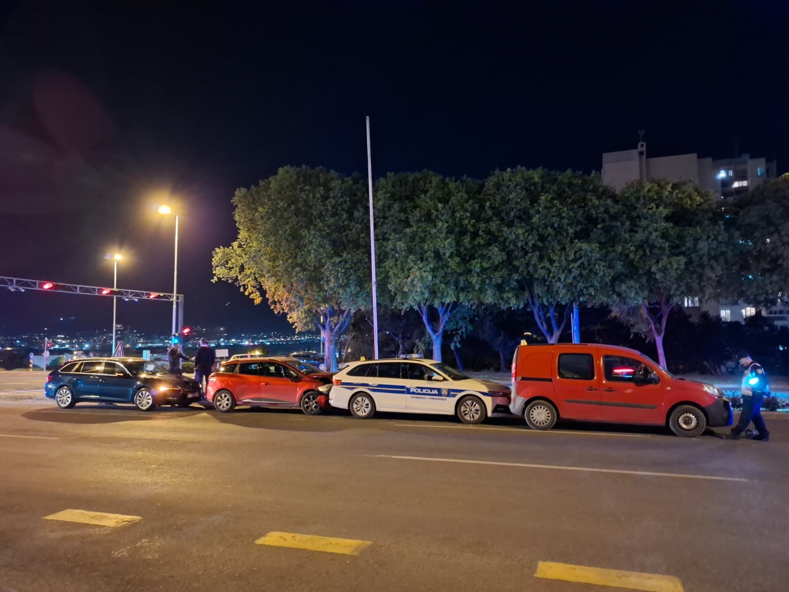 FOTO/VIDEO Pogledajte kako se pet auta 'zakucalo' na izlazu iz grada