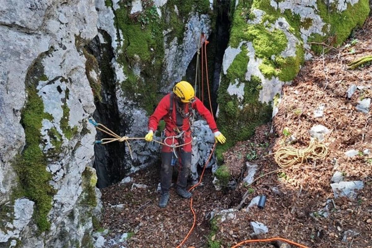 U Imotskoj krajini otkrivena masovna grobnica: Žrtve su bile vezane žicom, ubijene i bačene u jamu...