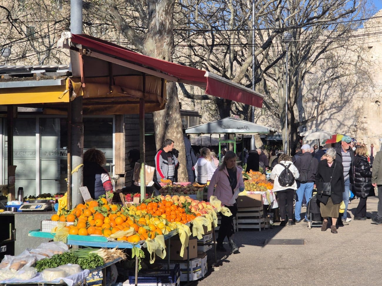 Uoči Uskrsa Pazar prepun, Splićani pažljivo biraju što ide na blagdanski stol