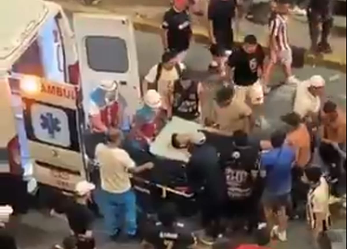 VIDEO Kaos uoči derbija: Jedan navijač poginuo, najmanje 60 ozlijeđenih