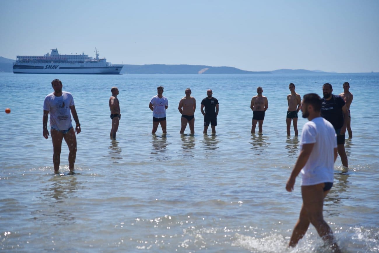 FOTO I VIDEO Podrška flotili: Splićani na Bačvicama igrali picigin za Gazu i kapetanicu Moranu