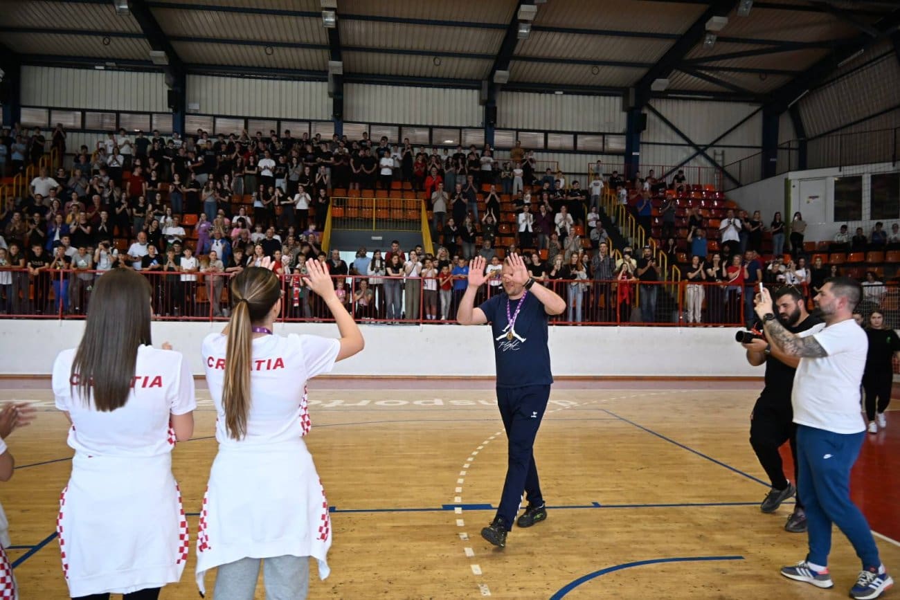FOTO I VIDEO Ploče dočekale svjetske prvakinje: Grad ponosa, emocija i zlatnih djevojaka!