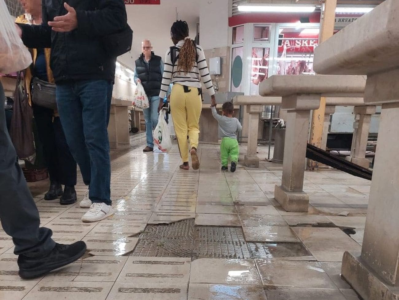 Pala na tržnici Plokite pa tužila Banovinu: Lom palca naplatila dvije tisuće eura