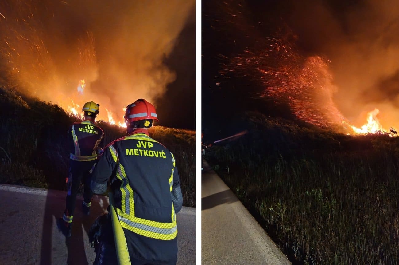 Velika vatrena buktinja u Dalmaciji. Požar kod Kule Norinske buknuo i u večernjim satima: Vatrogasci se borili s vatrenom linijom uz cestu