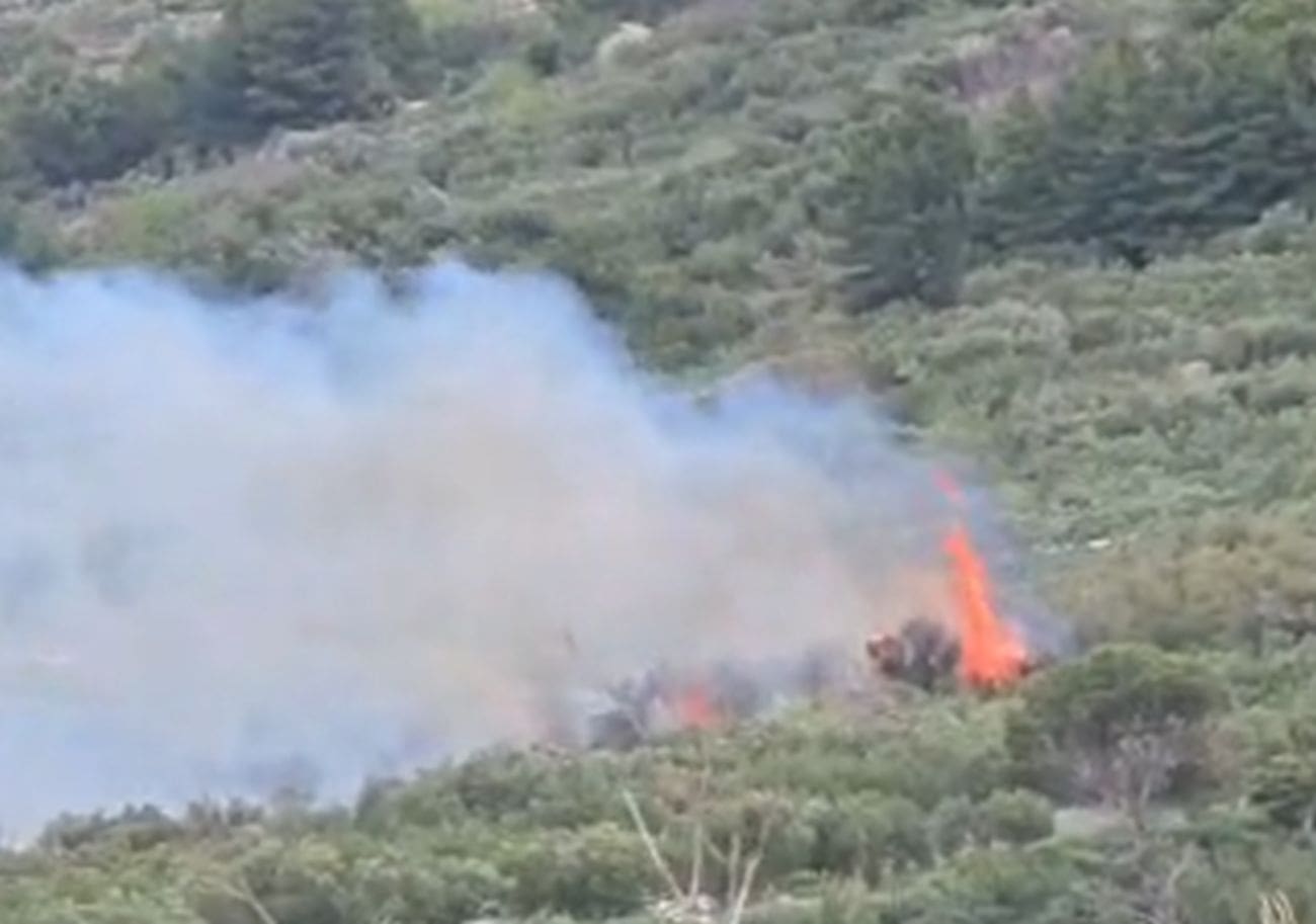 Izbio požar između Tučepi i Podgore: Jaka bura otežava gašenje, na terenu sve raspoložive snage