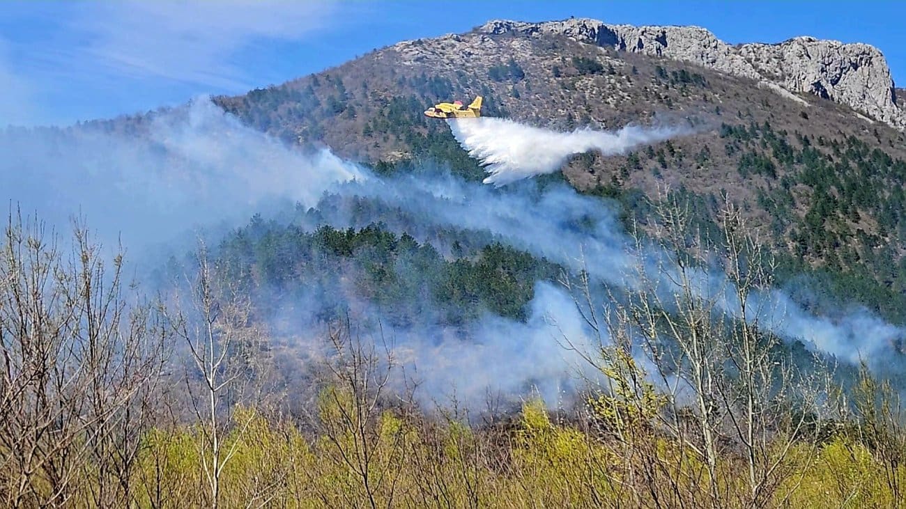 Požar kod Golubića lokaliziran: Izgorjela 32 hektara, vatrogasci i dalje na terenu