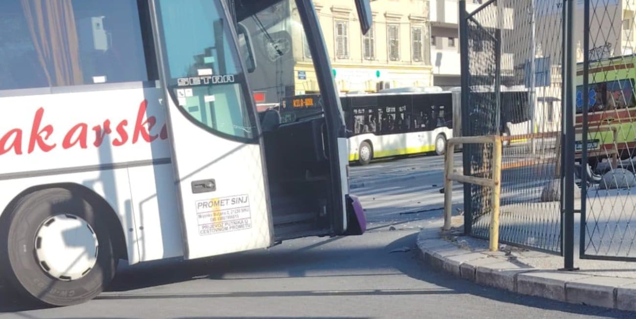 Prometna nesreća kod Općine u Splitu, stvaraju se velike gužve