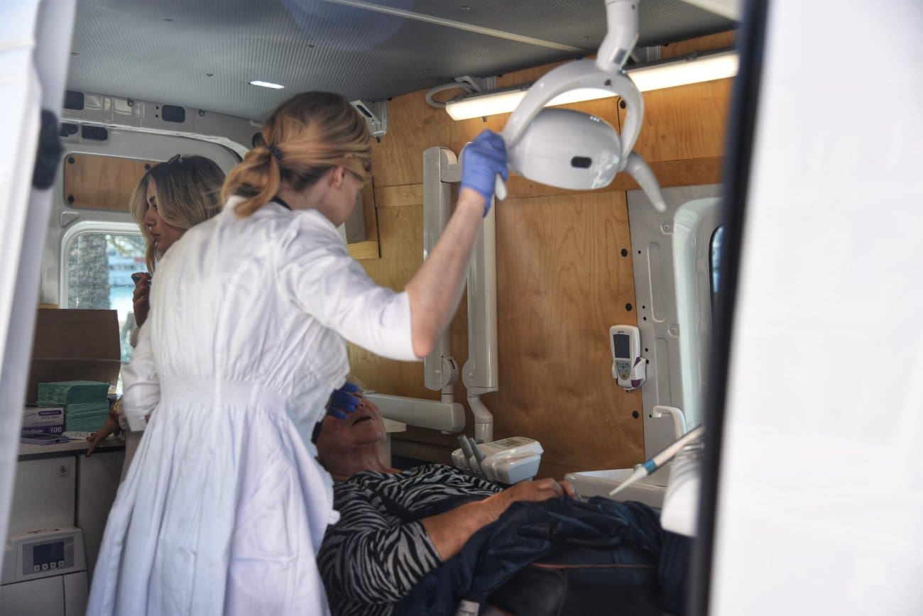 AKCIJA U SPLITU Tjedan svjesnosti o oralnom karcinomu: Besplatni pregledi na Rivi