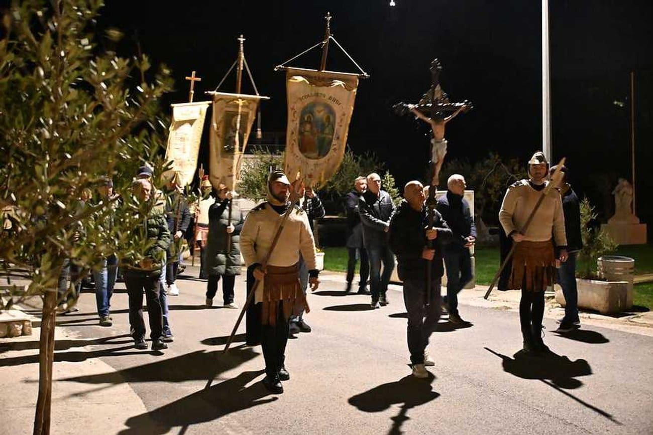 Veliki petak u Rogotinu: U dojmljivoj procesiji mjesto ponovno pokazalo snagu vjere i tradicije
