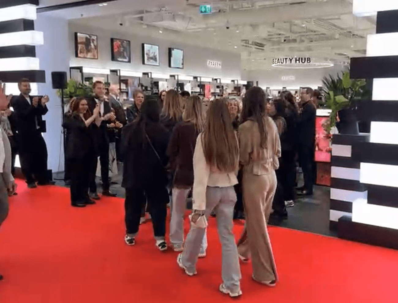 Redovi kakvi se ne pamte: Hrvatice pohrlile u novu trgovinu, ali vrijede stroga pravila ulaska